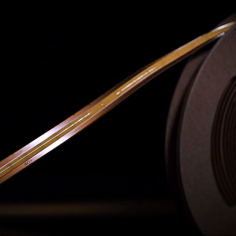 LED valgusega erikujuga peegel Curved (D=160cm)